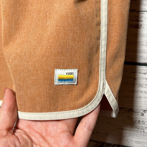 Vuori Banks Shorts Small - Picture 7 of 16